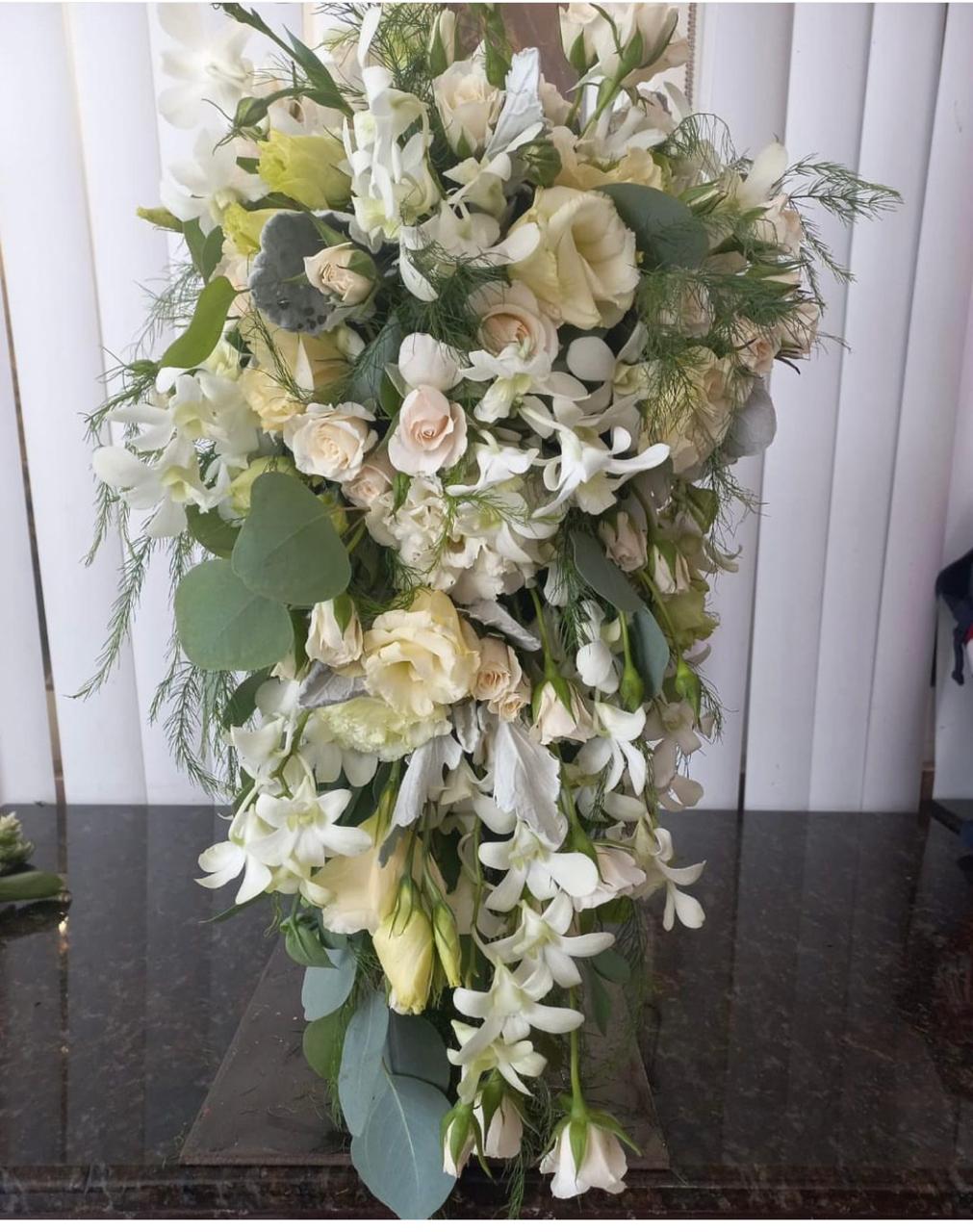 RAMO DE NOVIA CASCADA